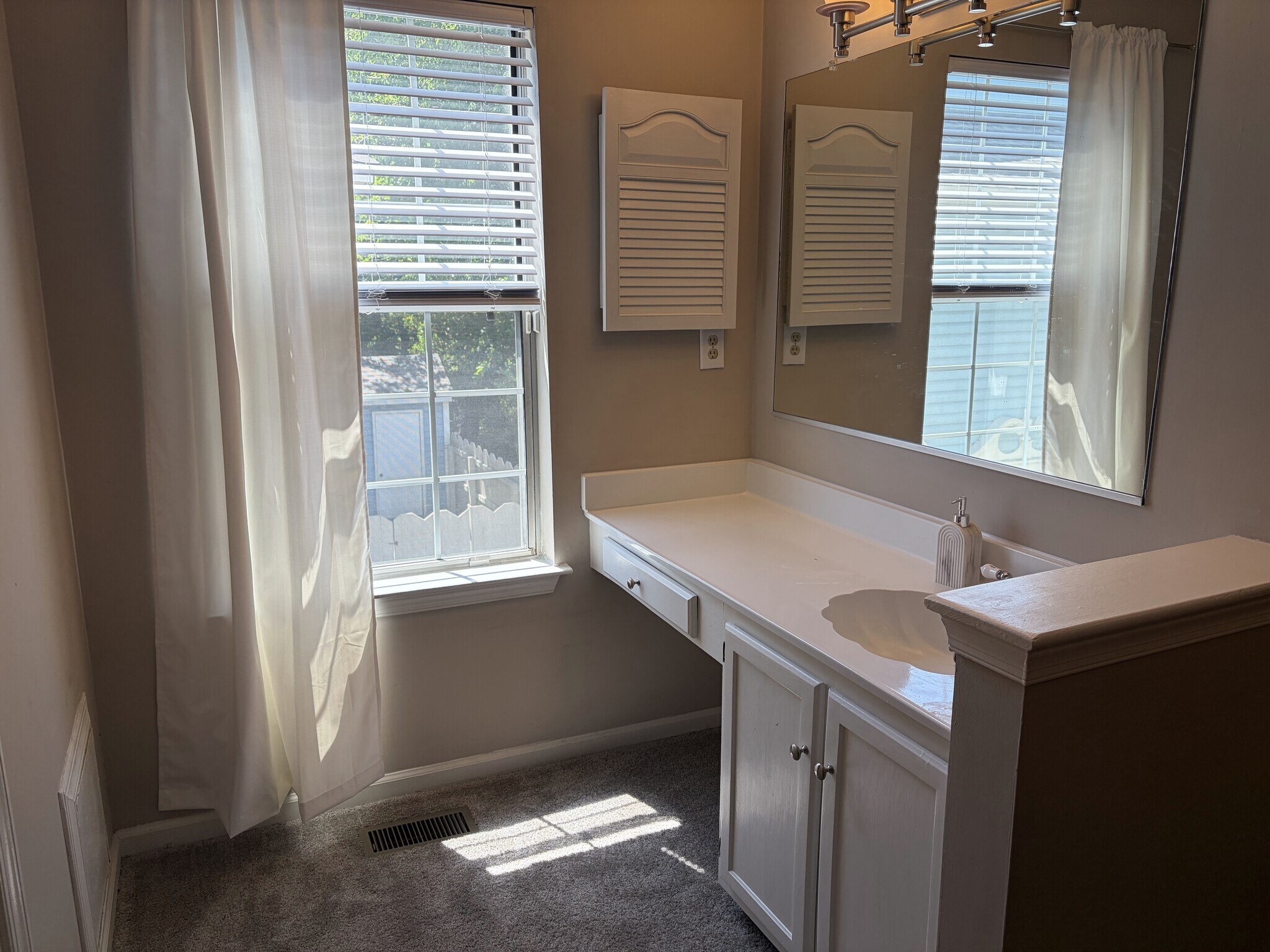 Building Photo - 4594 Genoa Cir