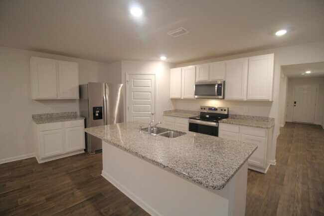 Building Photo - 4-Bedroom Rental in Lakeshore Preserve – Open Floor Plan, Screened Patio, and 2-Car Garage