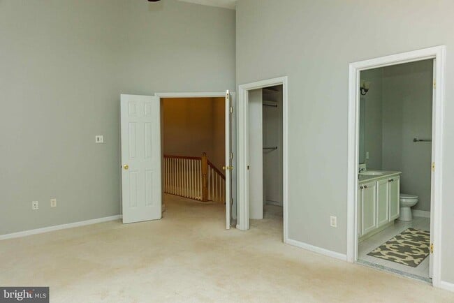 Building Photo - 6029 Blue Point Ct