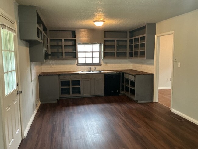 Building Photo - NOW AVAILABLE!  COME SEE ME!! CLAIM ME FIR...