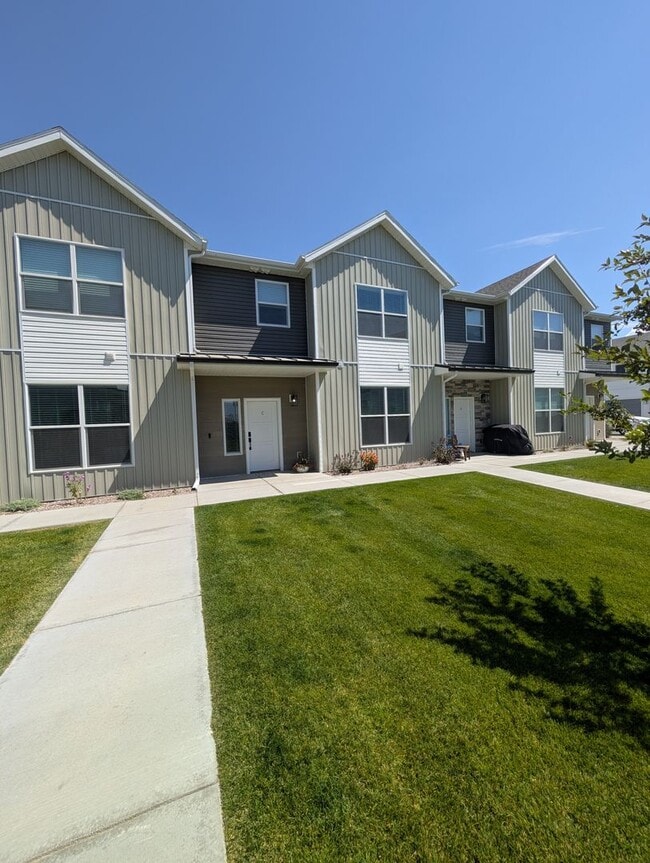 Building Photo - 5560 Truman D