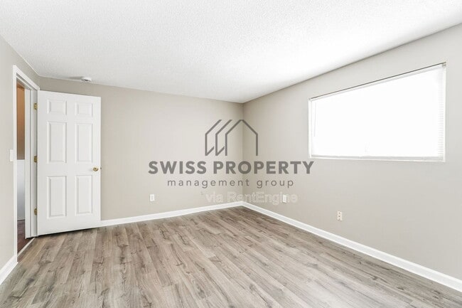 Building Photo - 5279 Lindora Dr