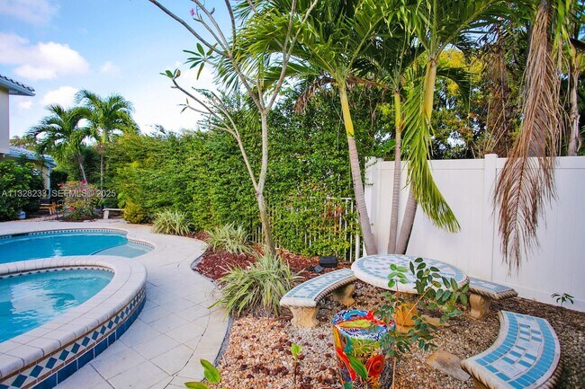 Building Photo - 809 S 17th Ave