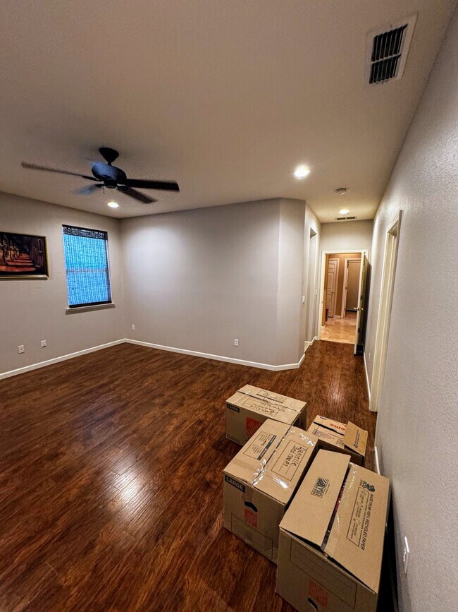 Building Photo - 4961 Broadwater Dr