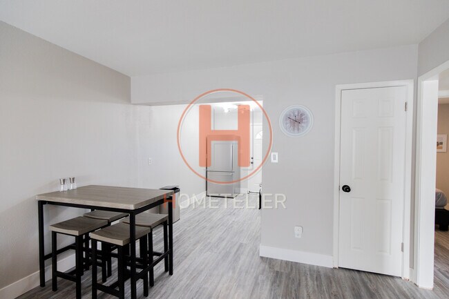 Building Photo - 2812 N 17th Pl