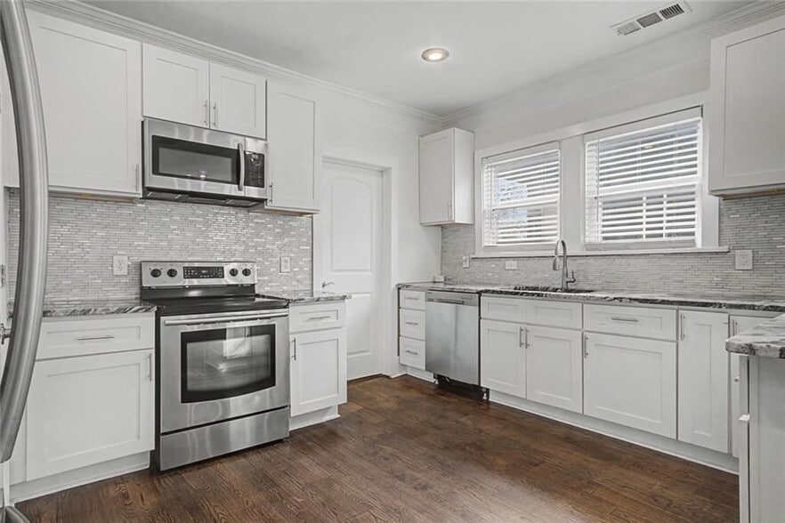 Building Photo - 287 MacKenzie Dr NE