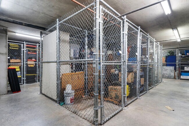 Building Photo - Old Town Lofts - South Facing Studio w/par...