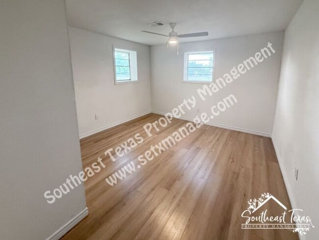 Building Photo - 908 Stilwell Blvd