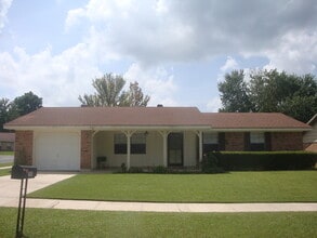 Building Photo - 2101 Peach St