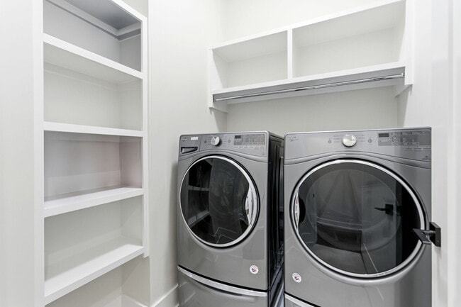 Building Photo - 1708B 15th Ave S