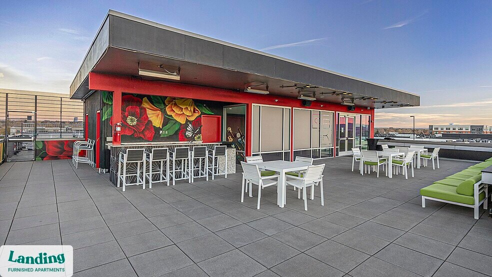 Building Photo - 1000 S Broadway