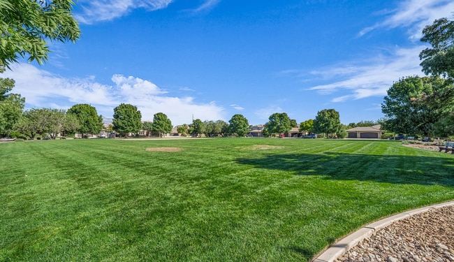 Building Photo - Gorgeous 4 Bed with 3 Car Garage AND Hot Tub