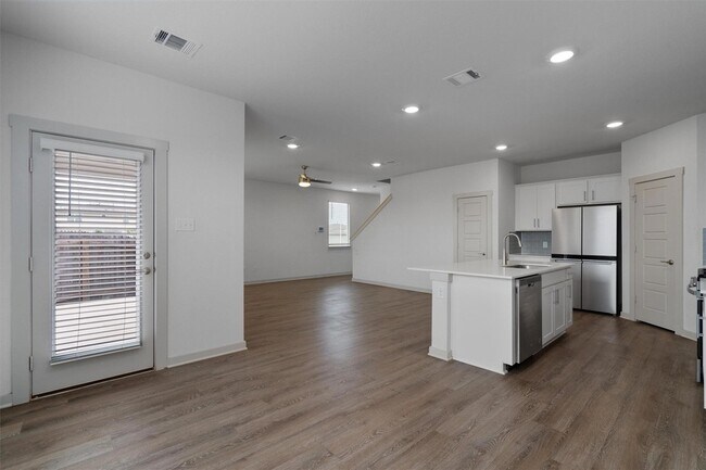 Building Photo - 214 New Hampton Wy