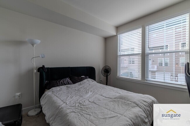 Building Photo - 100 Matisse Pl