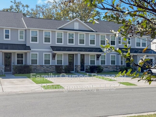 Building Photo - 7785 Park Gate Dr