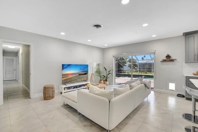 Building Photo - 1300 SW 13th St