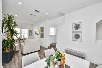 Building Photo - 2003 Laverne Willow Ln