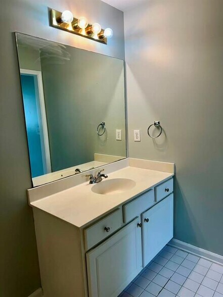 Building Photo - 1023 Tanners Point Dr