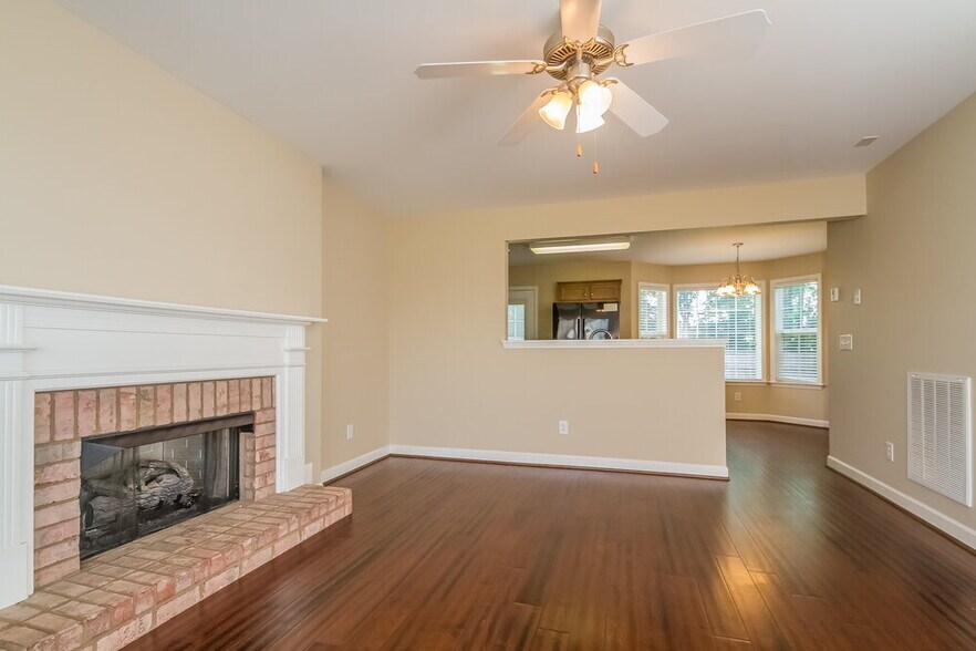 Building Photo - 1014 Persimmon Dr