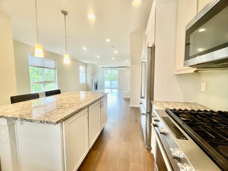kitchen - 14647 36th Ct NE