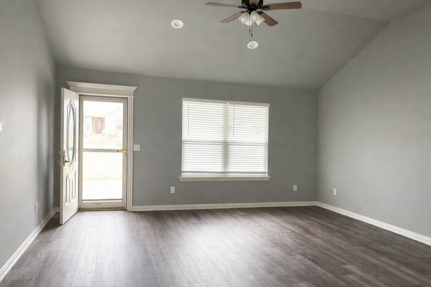 Building Photo - 3995 Highland Dr