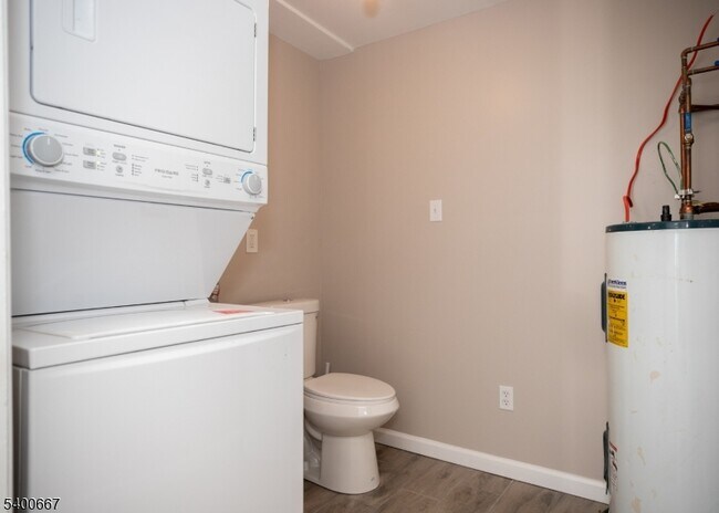 Building Photo - 74 E Shore Rd