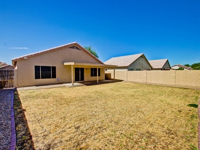 Building Photo - 8912 W La Reata Ave