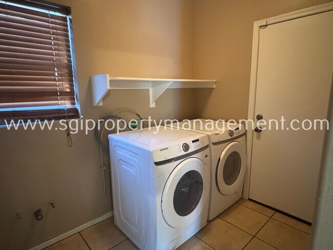 Building Photo - 3511 W Thurman Dr