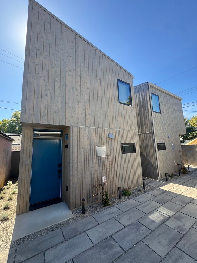 Building Photo - 1405 Tomato Aly