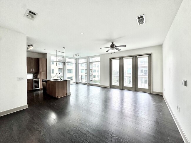 Building Photo - 2111 Westheimer Rd