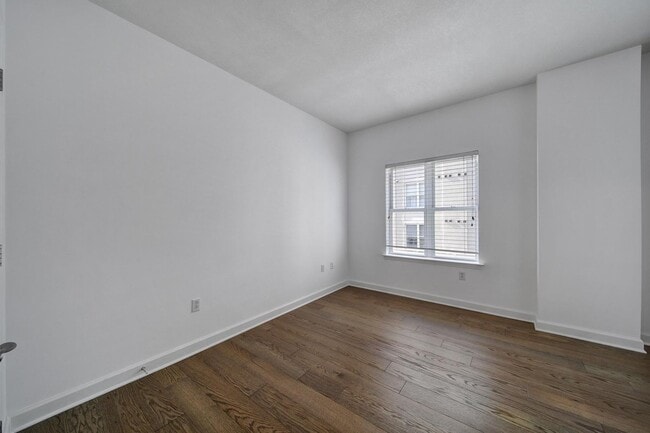 Building Photo - Beautiful 2 Bed 2 Bath Condo in Dilworth!