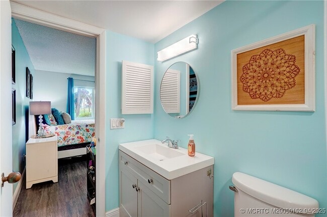 Building Photo - 5563 NE Gulfstream Way