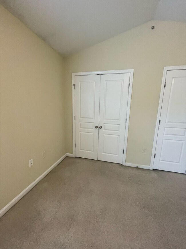 Building Photo - 05-203 Doddi