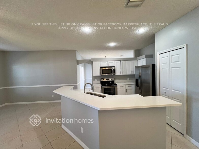 Building Photo - 1385 SE Proctor Ln