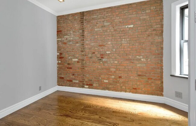 Building Photo - 215 E 23rd St