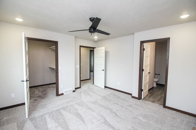 Building Photo - Beautiful 3 bedroom 2 bath unit at 620 Samantha St. in Tea, SD.