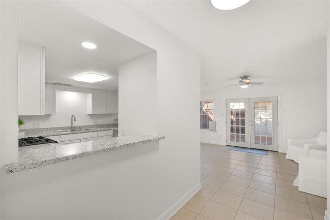 Building Photo - 3371 Continental Dr