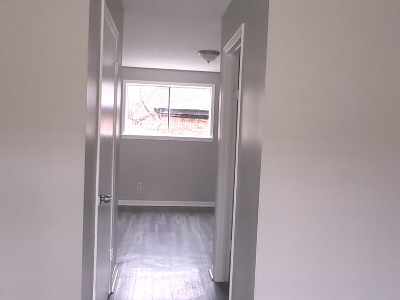 Dining Area - 694 S Greer St