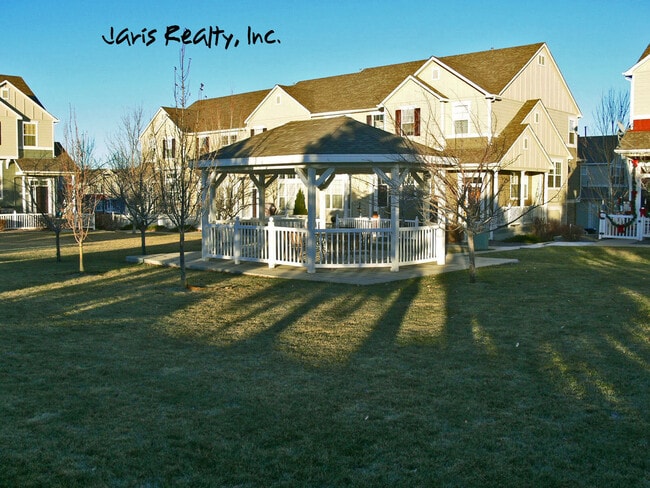 Building Photo - Fabulous Dual-Suite Red Hawk Town-home w/G...