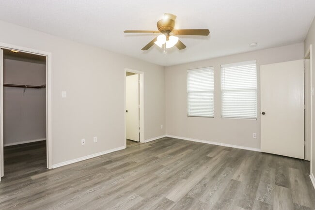 Building Photo - 321 Daisy Ln