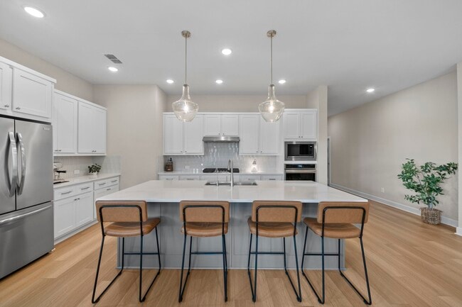 Building Photo - 7214 Oak Grv Trl