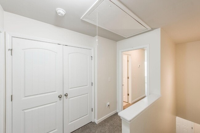 Building Photo - 342 Manor Row