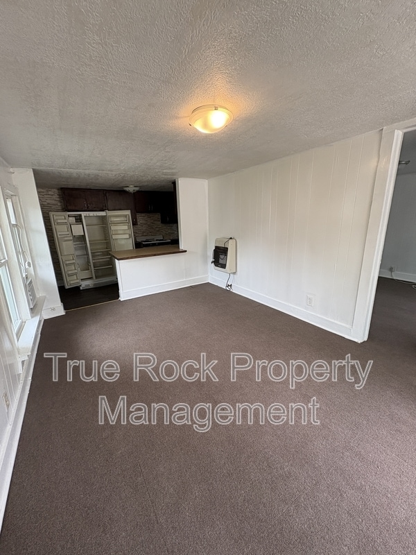 Building Photo - 315 S Stonewall Ave