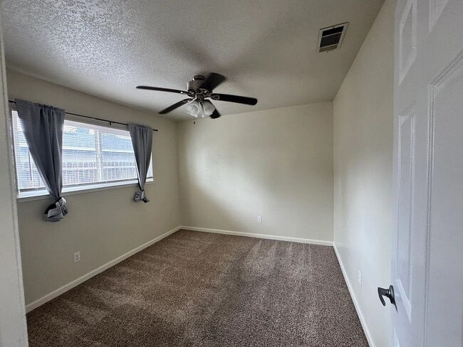 Building Photo - 3115 W Santa Ana Ave
