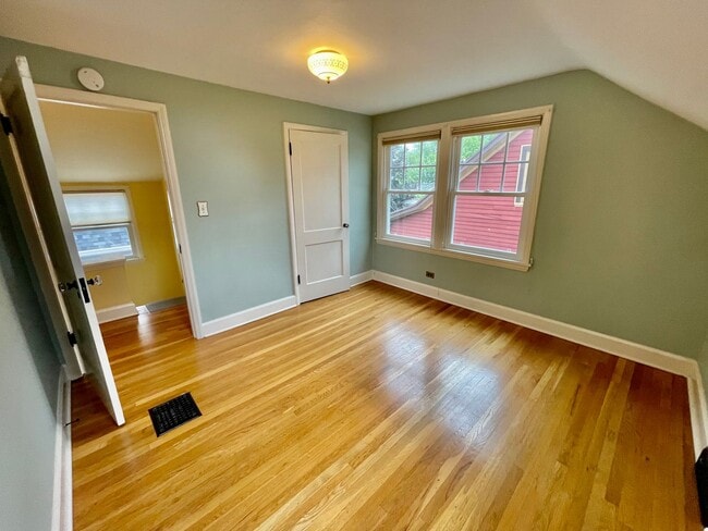 Building Photo - Well Maintained- 3 bed 2 bath Home - Piedm...