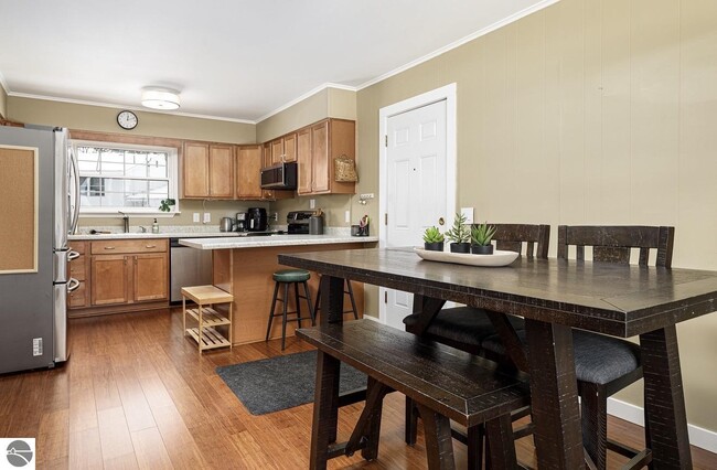 Building Photo - 1704 Comanche St