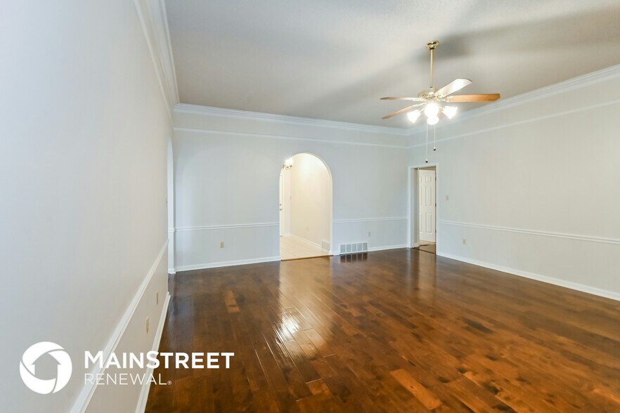 Building Photo - 4415 Richmond Cir S