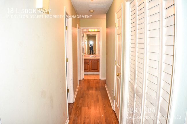 Building Photo - 18 Lisbon Way