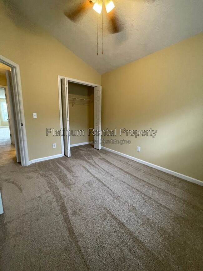 Building Photo - 810 Camelon Ct