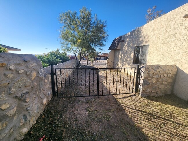 Building Photo - 3004 Missouri Ave